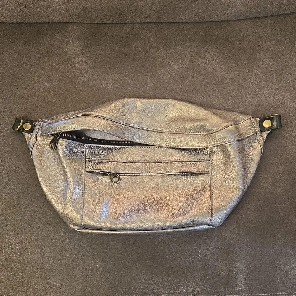 Parker Thatch Sling Bag - Picture 1 of 9